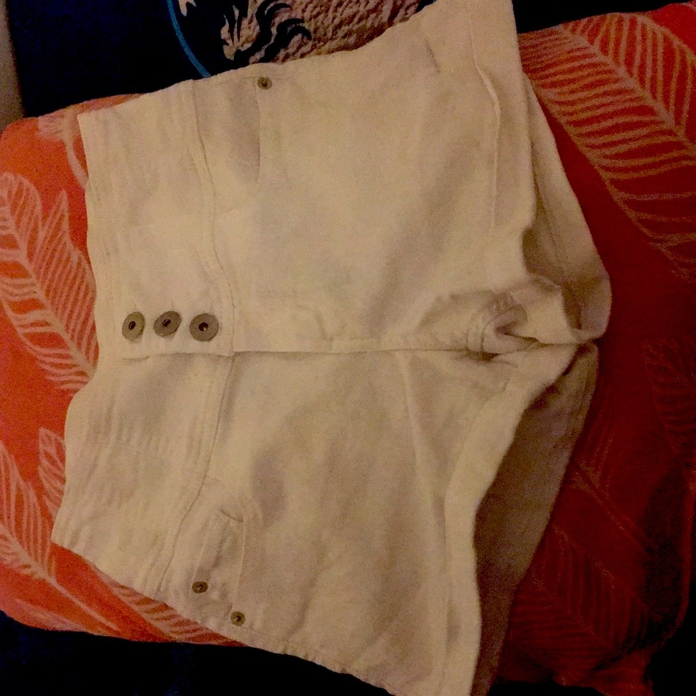 Plain white shorts high rise